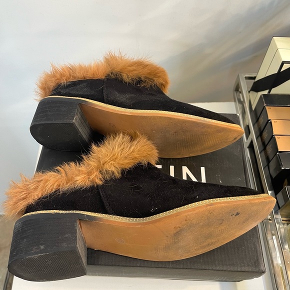 Adorable mules. Cowgirl style size 40 fits more like an 8/8.5 - Picture 3 of 5